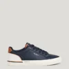 Klassische Sneakers mit Wildlederdetails Klassische Sneakers mit Wildlederdetails