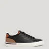 Klassische Sneakers mit Wildlederdetails