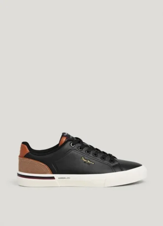 Klassische Sneakers mit Wildlederdetails