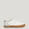 Klassische Sneakers mit Wildlederdetails Klassische Sneakers mit Wildlederdetails