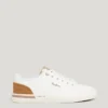 Klassische Sneakers mit Wildlederdetails Klassische Sneakers mit Wildlederdetails