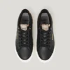 Klassische Sneakers mit Wildlederdetails
