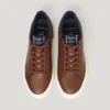Klassische Sneakers mit Wildlederdetails Klassische Sneakers mit Wildlederdetails