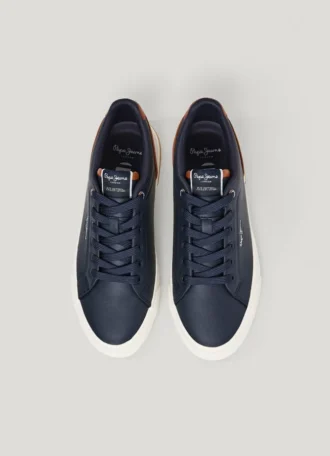 Klassische Sneakers mit Wildlederdetails