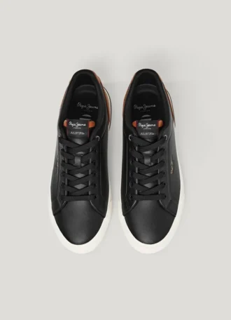Klassische Sneakers mit Wildlederdetails