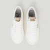 Klassische Sneakers mit Wildlederdetails Klassische Sneakers mit Wildlederdetails