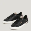 Klassische Sneakers mit Wildlederdetails
