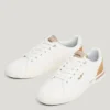 Klassische Sneakers mit Wildlederdetails Klassische Sneakers mit Wildlederdetails