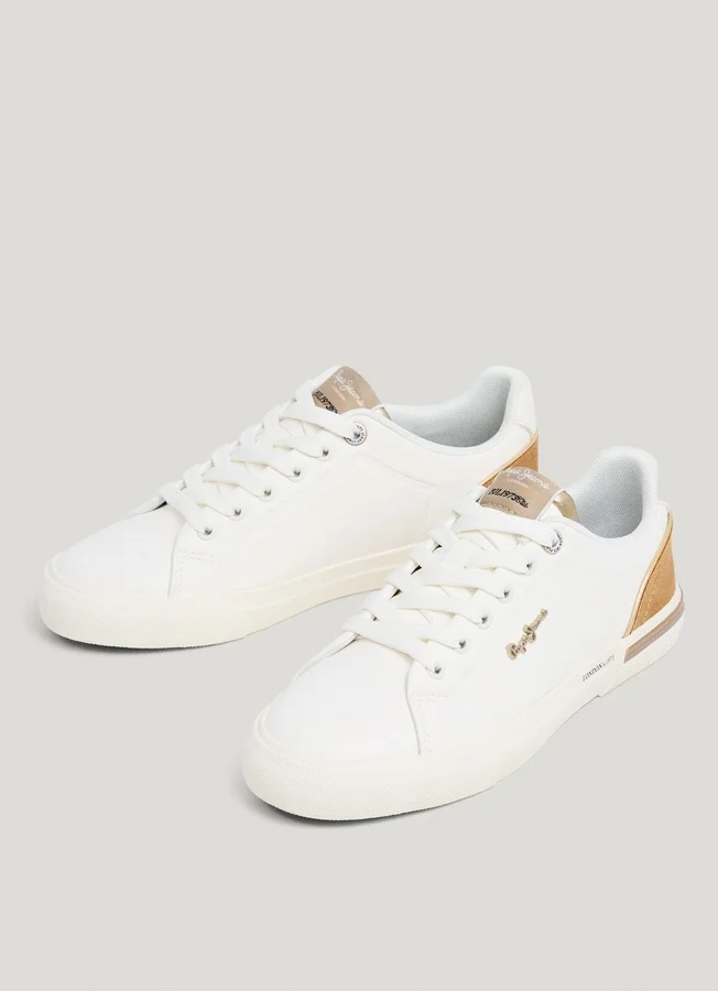 Klassische Sneakers mit Wildlederdetails Klassische Sneakers mit Wildlederdetails