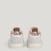 Klassische Sneakers mit Wildlederdetails