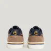 Klassische Sneakers mit Wildlederdetails Klassische Sneakers mit Wildlederdetails
