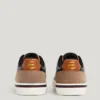 Klassische Sneakers mit Wildlederdetails