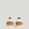 Klassische Sneakers mit Wildlederdetails Klassische Sneakers mit Wildlederdetails