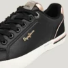 Klassische Sneakers mit Wildlederdetails