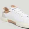 Klassische Sneakers mit Wildlederdetails