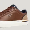 Klassische Sneakers mit Wildlederdetails Klassische Sneakers mit Wildlederdetails