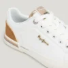 Klassische Sneakers mit Wildlederdetails Klassische Sneakers mit Wildlederdetails
