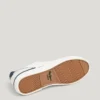 Klassische Sneakers mit Wildlederdetails
