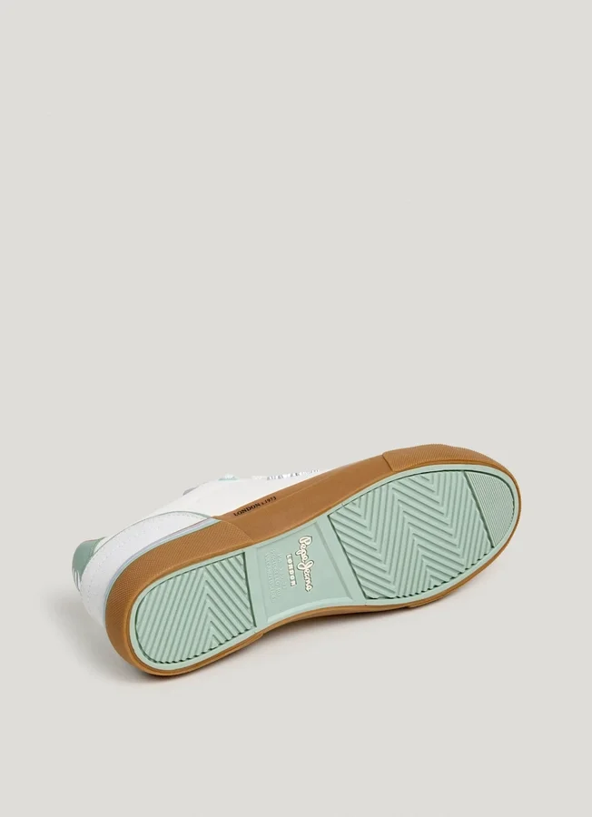Klassische Sneakers mit Wildlederdetails Klassische Sneakers mit Wildlederdetails