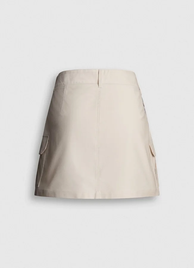 Kurzer Cargo-Rock aus Twill Kurzer Cargo-Rock aus Twill