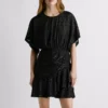 Kurzes Kleid mit Metallic-Details Kurzes Kleid mit Metallic-Details
