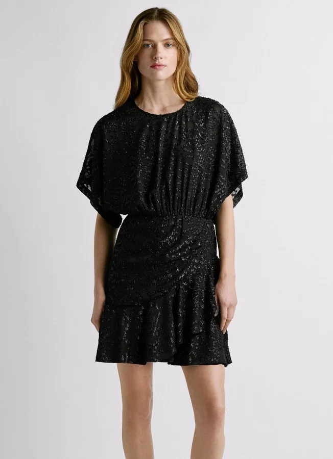 Kurzes Kleid mit Metallic-Details Kurzes Kleid mit Metallic-Details
