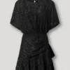 Kurzes Kleid mit Metallic-Details Kurzes Kleid mit Metallic-Details