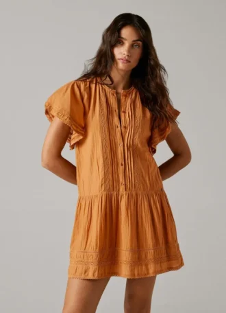 Kurzes Kleid mit Spitze