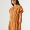 Kurzes Kleid mit Spitze