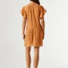 Kurzes Kleid mit Spitze