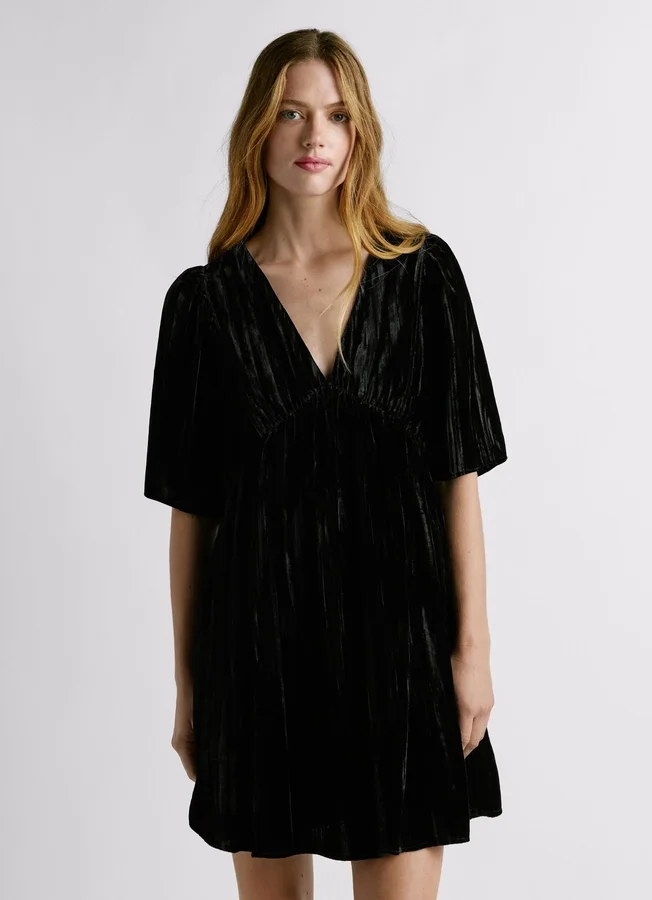 Kurzes Samtkleid Kurzes Samtkleid