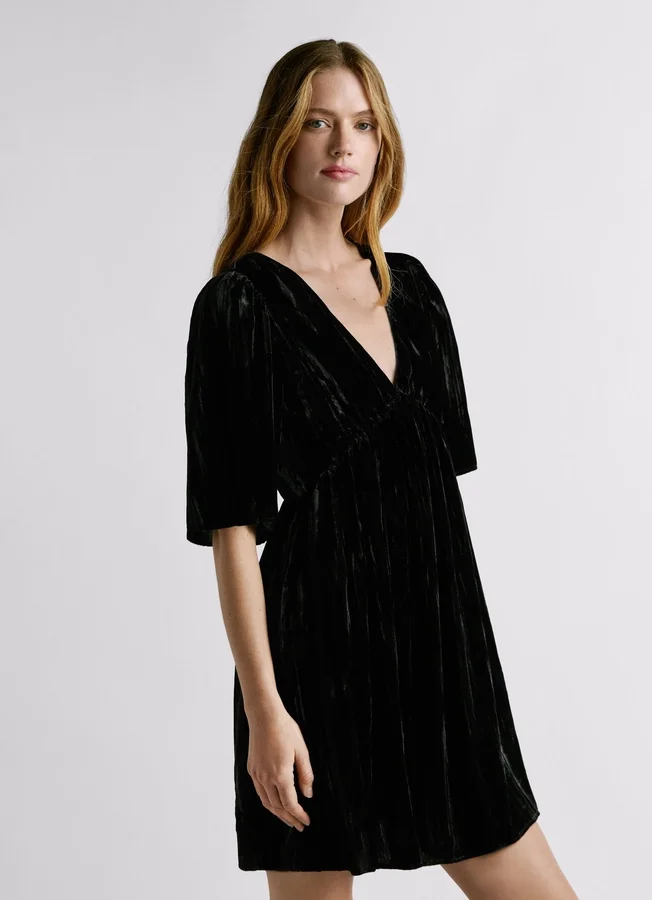 Kurzes Samtkleid Kurzes Samtkleid
