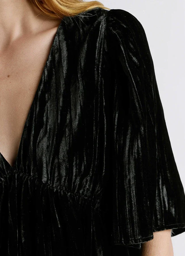 Kurzes Samtkleid Kurzes Samtkleid