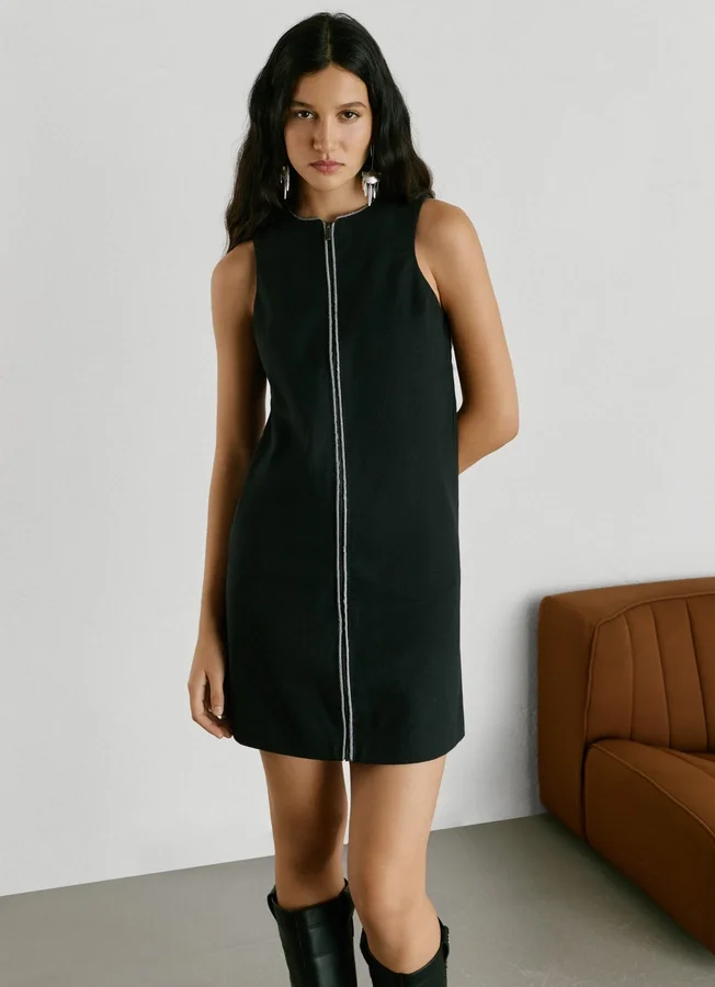 Kurzes Twill-Kleid Kurzes Twill-Kleid