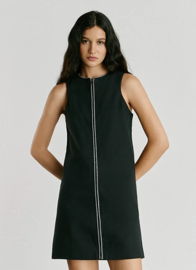 Kurzes Twill-Kleid Kurzes Twill-Kleid