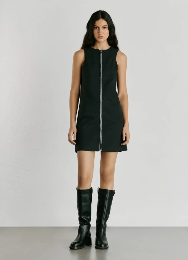 Kurzes Twill-Kleid Kurzes Twill-Kleid