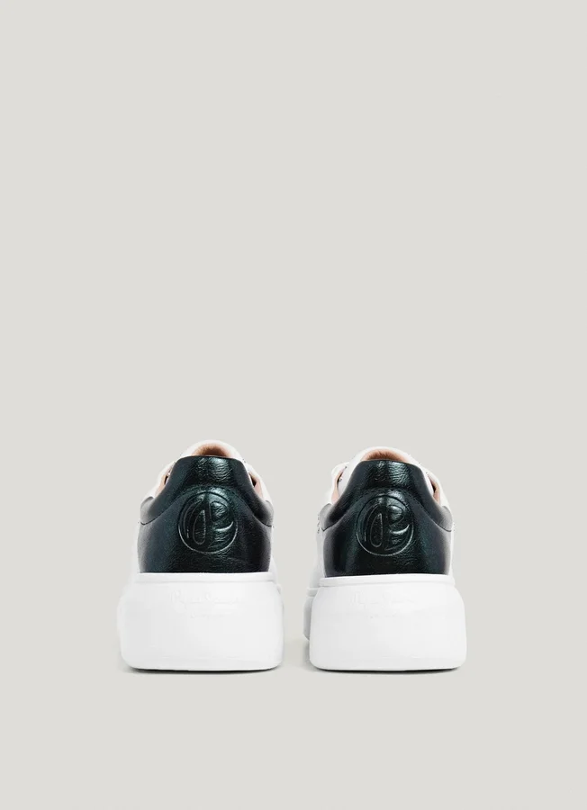 Leder-Sneaker mit Nieten Leder-Sneaker mit Nieten