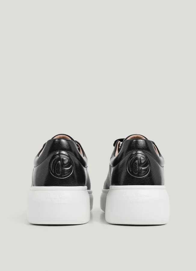 Leder-Sneaker mit Nieten Leder-Sneaker mit Nieten