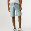 Locker sitzende Jeansshorts