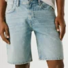 Locker sitzende Jeansshorts