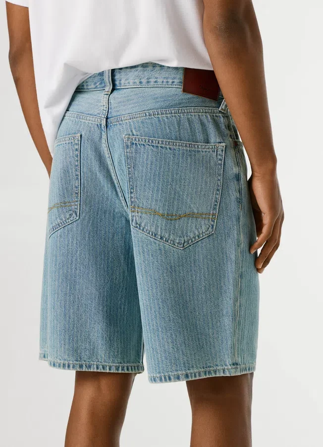 Locker sitzende Jeansshorts Locker sitzende Jeansshorts