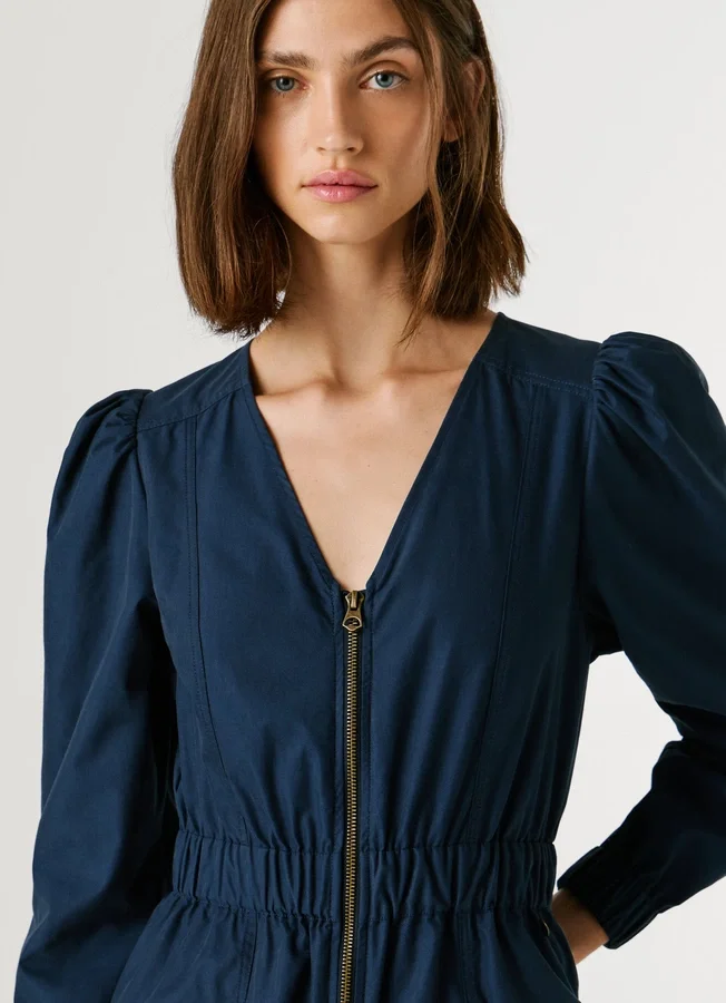 Maxi-Jumpsuit mit V-Ausschnitt Maxi-Jumpsuit mit V-Ausschnitt