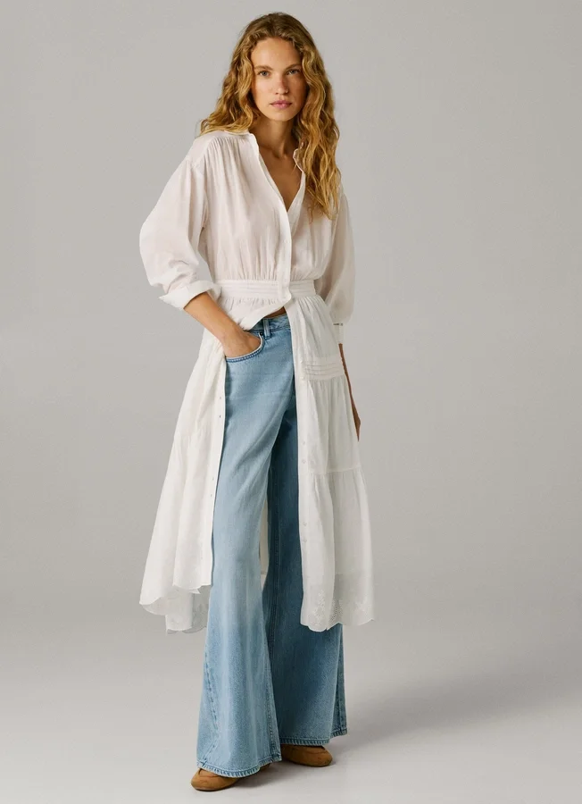 Maxikleid mit langem Hemdkragen Maxikleid mit langem Hemdkragen