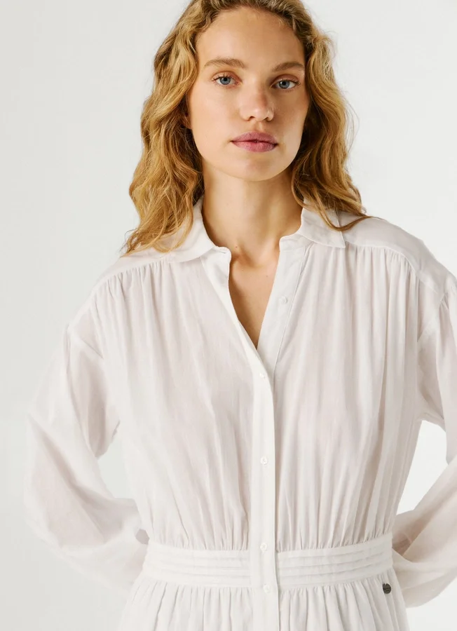 Maxikleid mit langem Hemdkragen Maxikleid mit langem Hemdkragen