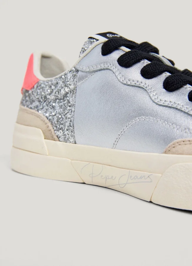 Metallic-Sneaker mit Glitzer-Details Metallic-Sneaker mit Glitzer-Details