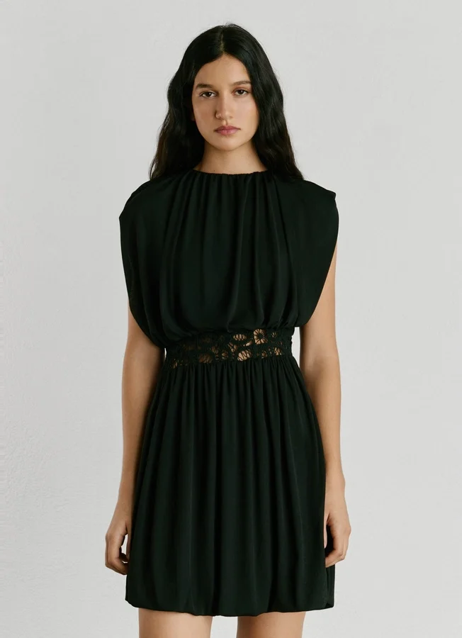 Minikleid mit Häkelverzierung Minikleid mit Häkelverzierung
