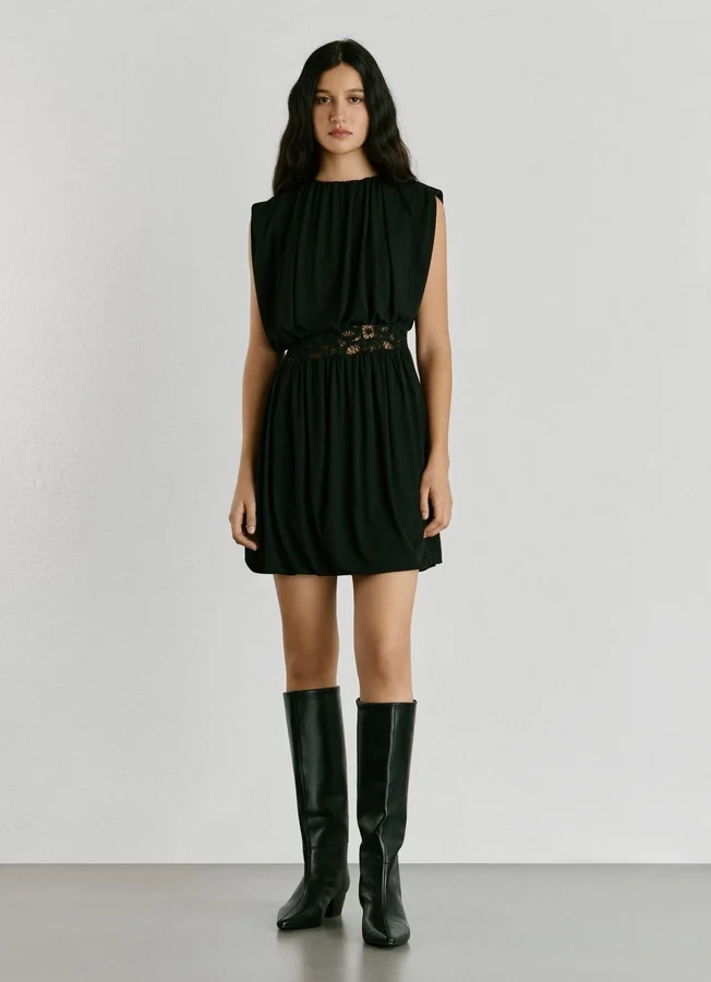 Minikleid mit Häkelverzierung Minikleid mit Häkelverzierung