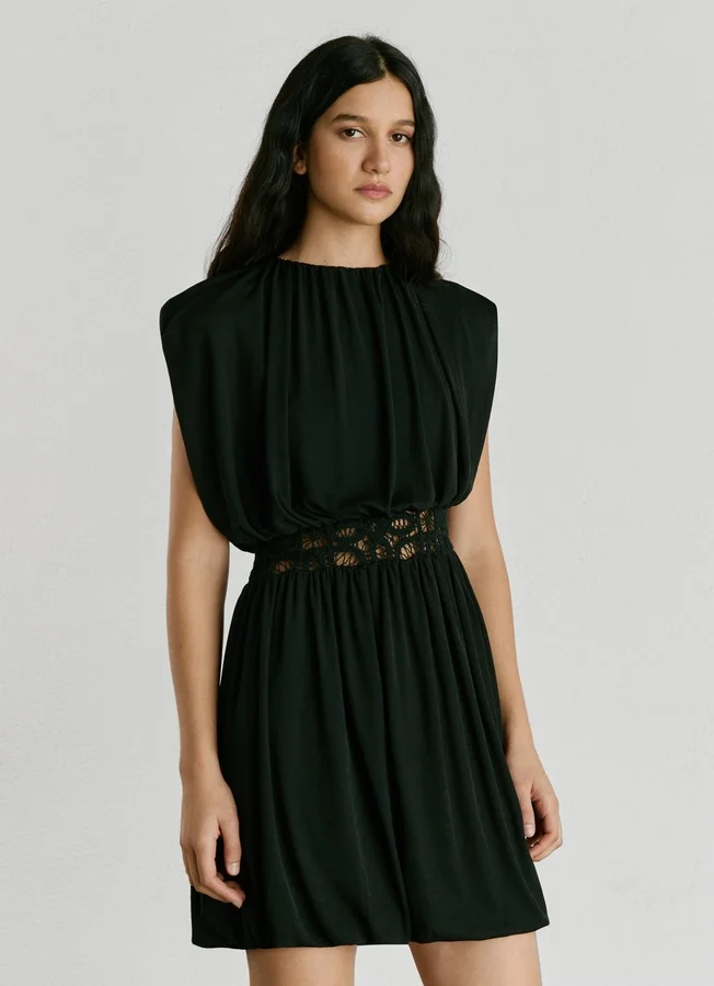 Minikleid mit Häkelverzierung Minikleid mit Häkelverzierung