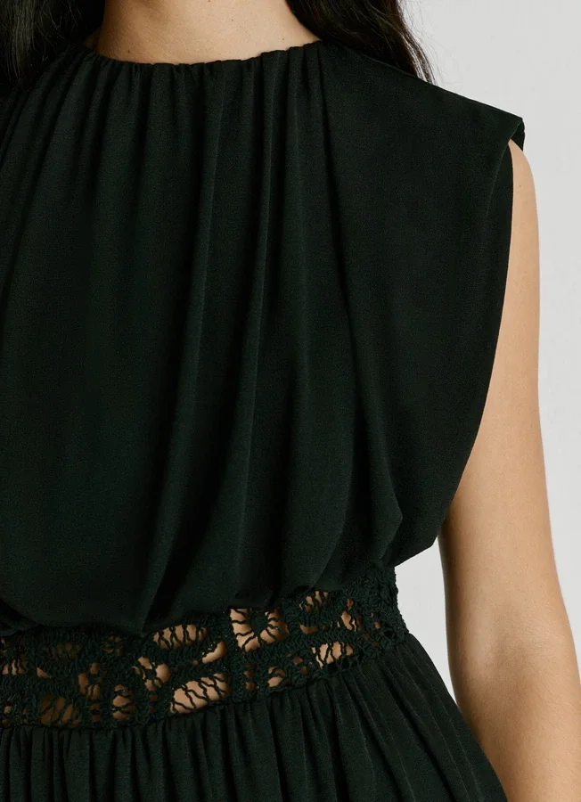 Minikleid mit Häkelverzierung Minikleid mit Häkelverzierung
