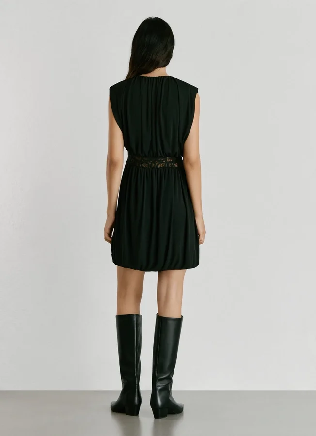 Minikleid mit Häkelverzierung Minikleid mit Häkelverzierung